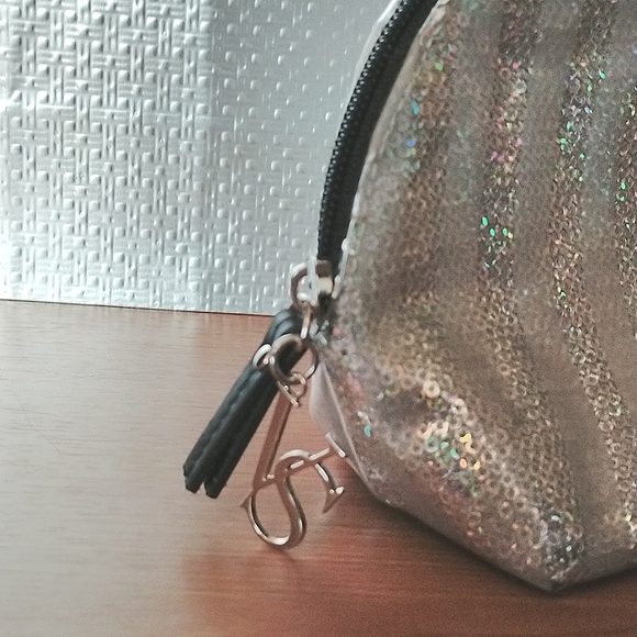 EUC Victoria's Secret Silver Sequined Makeup Bag - Picture 3 of 9